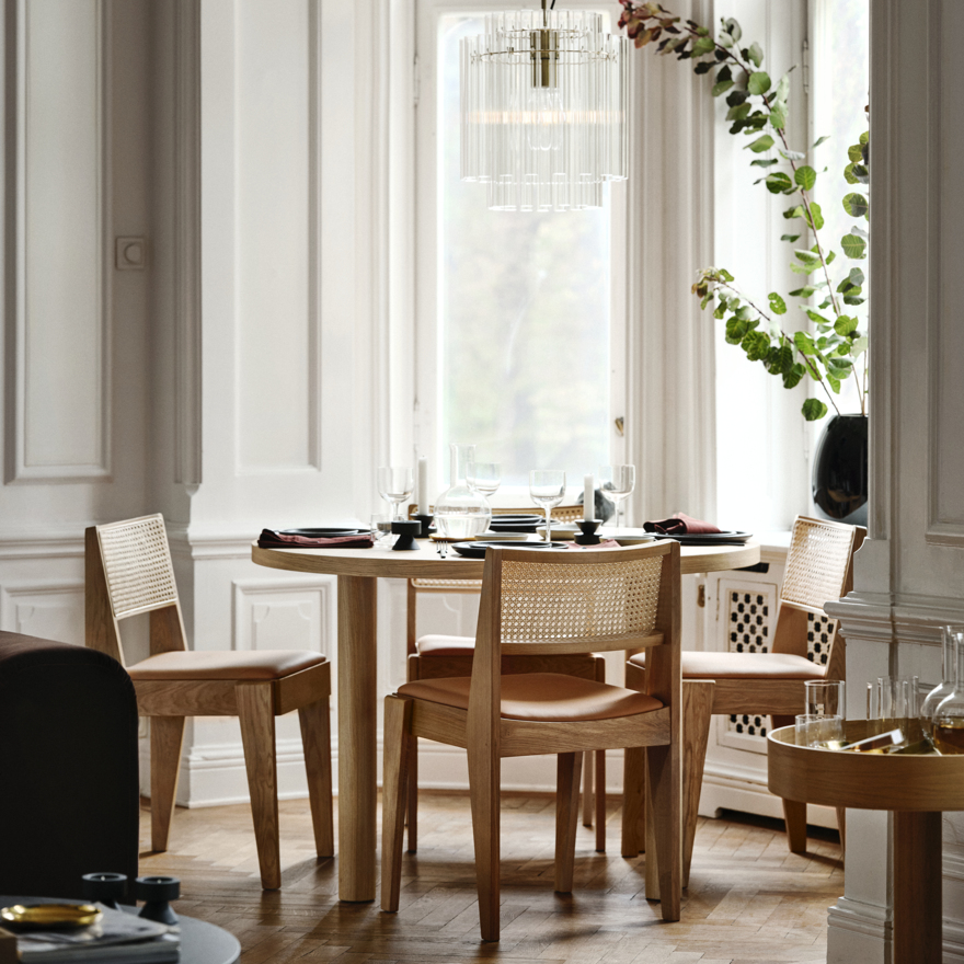 STOCKHOLM 2025/STOCKHOLM 2025, borð og fjórir stólar