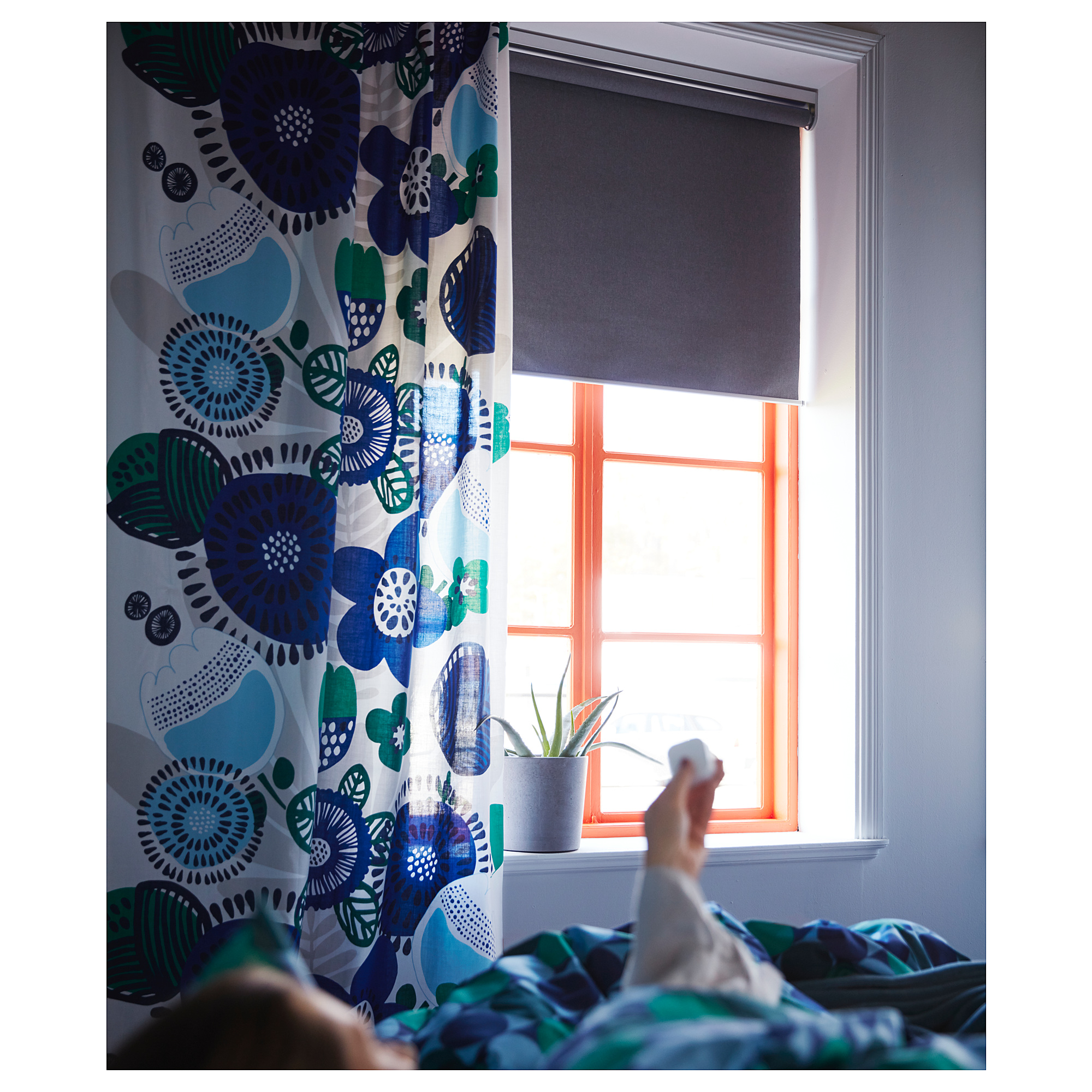 FYRTUR block-out roller blind