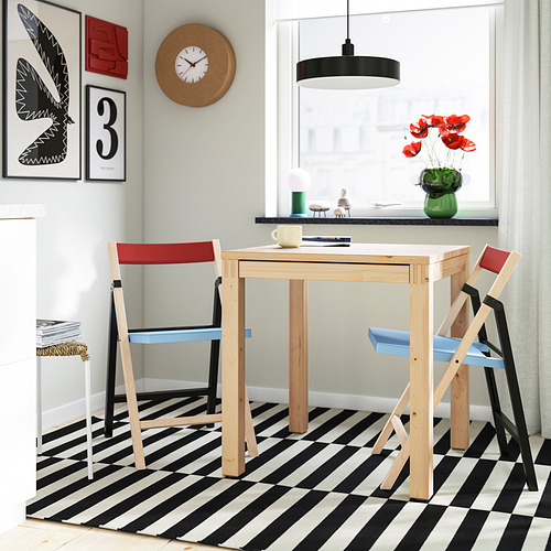IKEA PS 2026, borð og tveir fellistólar
