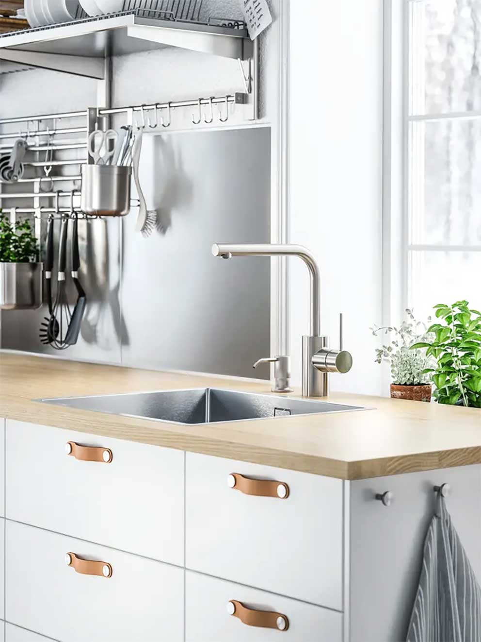 VEDDINGE matt white kitchen