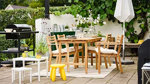 A Scandinavian-inspired outdoor space that is all about enjoying the season