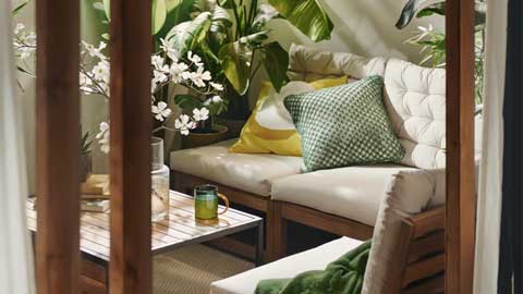 For the green spirit in all of us: a lush balcony retreat