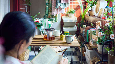 An ordinary balcony transformed into a maximalist sanctuary