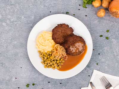 Hakkabuff með kartöflumús, grænum baunum, svissuðum lauk og brúnni sósu