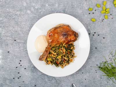 Andalæri með kínóa-grænmetisblöndu og yakitori-sýrðum rjóma