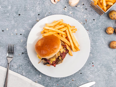 Nautaloka	 með sveppum, lauk, frönskum og bernaise sósu	